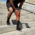 Dolor de rodilla al subir escaleras: Causas y tratamientos