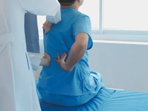 ¿Cuándo considerar una operación de hernia discal? Preste atención a los síntomas